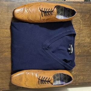 Dress shoes and v-neck combo